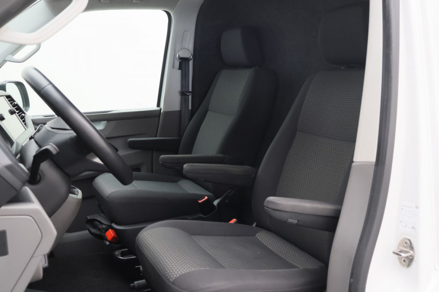 Volkswagen Transporter 2.0 TDI L2H1 30 DSG Cruise, Apple Carplay, Trekhaak, PDC