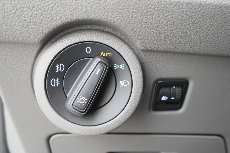 Volkswagen Transporter 2.0 TDI L2H1 30 DSG Cruise, Apple Carplay, Trekhaak, PDC