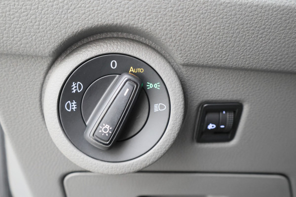 Volkswagen Transporter 2.0 TDI L2H1 30 DSG Cruise, Apple Carplay, Trekhaak, PDC