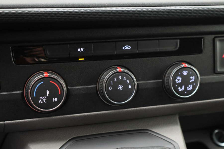 Volkswagen Transporter 2.0 TDI L2H1 30 DSG Cruise, Apple Carplay, Trekhaak, PDC