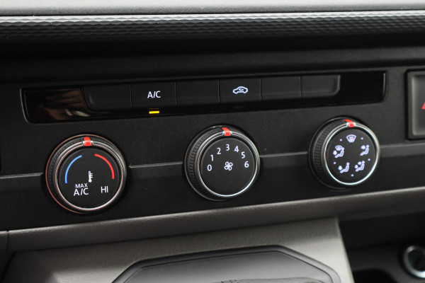 Volkswagen Transporter 2.0 TDI L2H1 30 DSG Cruise, Apple Carplay, Trekhaak, PDC