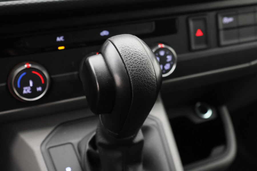 Volkswagen Transporter 2.0 TDI L2H1 30 DSG Cruise, Apple Carplay, Trekhaak, PDC