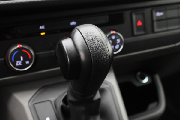 Volkswagen Transporter 2.0 TDI L2H1 30 DSG Cruise, Apple Carplay, Trekhaak, PDC