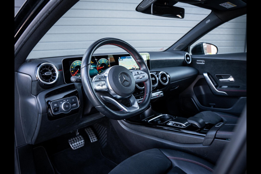 Mercedes-Benz A-Klasse 220 d Premium Plus - AMG l Pano l Night pakket
