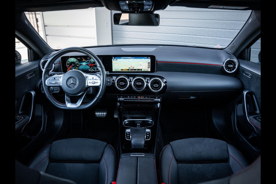 Mercedes-Benz A-Klasse 220 d Premium Plus - AMG l Pano l Night pakket