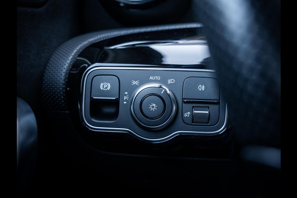 Mercedes-Benz A-Klasse 220 d Premium Plus - AMG l Pano l Night pakket