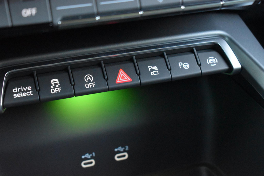 Audi RS3 Sportback 2.5 TFSI RS3 quattro HULK Pano HUD Kuip Lane Sonos Camera RS3 400PK
