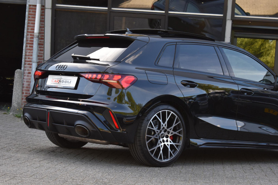 Audi RS3 Sportback 2.5 TFSI RS3 quattro HULK Pano HUD Kuip Lane Sonos Camera RS3 400PK