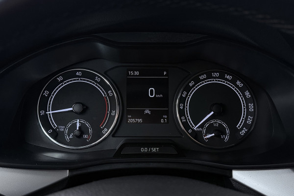 Škoda Kamiq 1.0 TSI Sport Business (PARKEERSENSOREN, CRUISE CONTROL, BLUETOOTH)