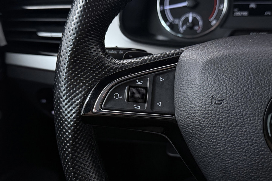 Škoda Kamiq 1.0 TSI Sport Business (PARKEERSENSOREN, CRUISE CONTROL, BLUETOOTH)