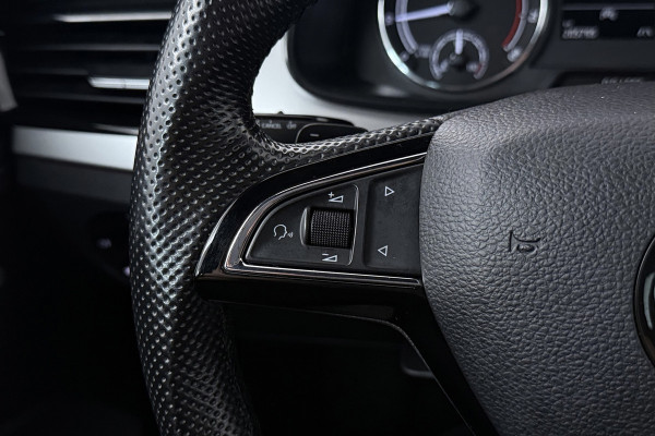 Škoda Kamiq 1.0 TSI Sport Business (PARKEERSENSOREN, CRUISE CONTROL, BLUETOOTH)