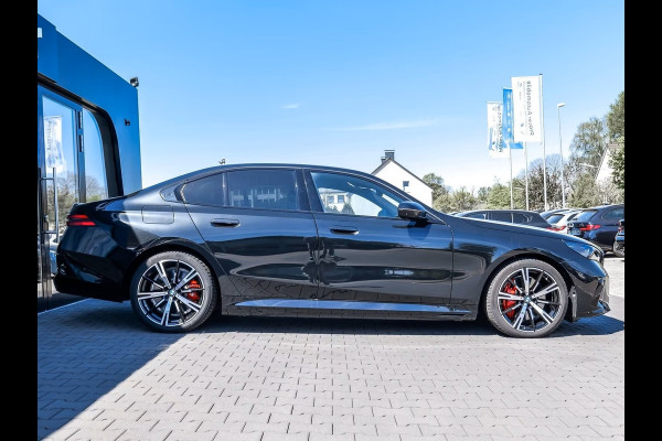 BMW 5 Serie 550e xDrive M-SPORT Pro ** PANO, LEDER, TREKH, STOELVENT, B&W Sound, 20-inch LMV ** Ex. BMW AG - 26k onder NP ** ** INFORMEER OOK NAAR ONZE AANTREKKELIJKE FINANCIAL-LEASE TARIEVEN **