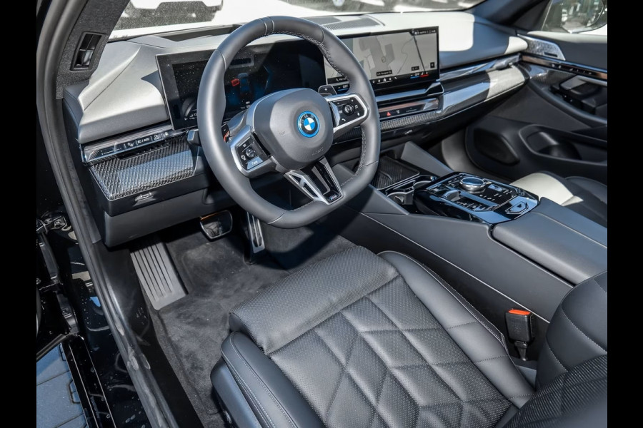 BMW 5 Serie 550e xDrive M-SPORT Pro ** PANO, LEDER, TREKH, STOELVENT, B&W Sound, 20-inch LMV ** Ex. BMW AG - 26k onder NP ** ** INFORMEER OOK NAAR ONZE AANTREKKELIJKE FINANCIAL-LEASE TARIEVEN **