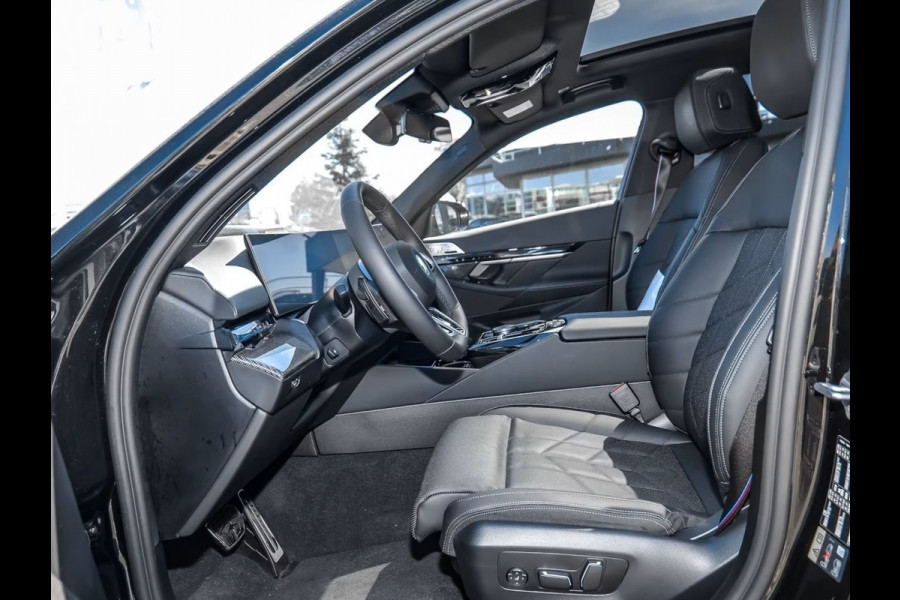 BMW 5 Serie 550e xDrive M-SPORT Pro ** PANO, LEDER, TREKH, STOELVENT, B&W Sound, 20-inch LMV ** Ex. BMW AG - 26k onder NP ** ** INFORMEER OOK NAAR ONZE AANTREKKELIJKE FINANCIAL-LEASE TARIEVEN **