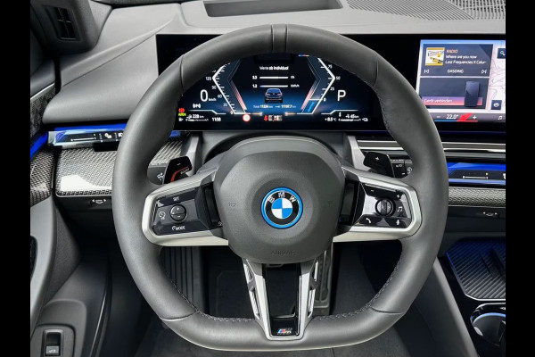 BMW 5 Serie 550e xDrive M-SPORT Pro ** PANO, LEDER, TREKH, STOELVENT, B&W Sound, 20-inch LMV ** Ex. BMW AG - 26k onder NP ** ** INFORMEER OOK NAAR ONZE AANTREKKELIJKE FINANCIAL-LEASE TARIEVEN **