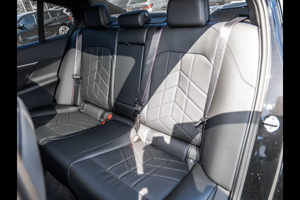 BMW 5 Serie 550e xDrive M-SPORT Pro ** PANO, LEDER, TREKH, STOELVENT, B&W Sound, 20-inch LMV ** Ex. BMW AG - 26k onder NP ** ** INFORMEER OOK NAAR ONZE AANTREKKELIJKE FINANCIAL-LEASE TARIEVEN **