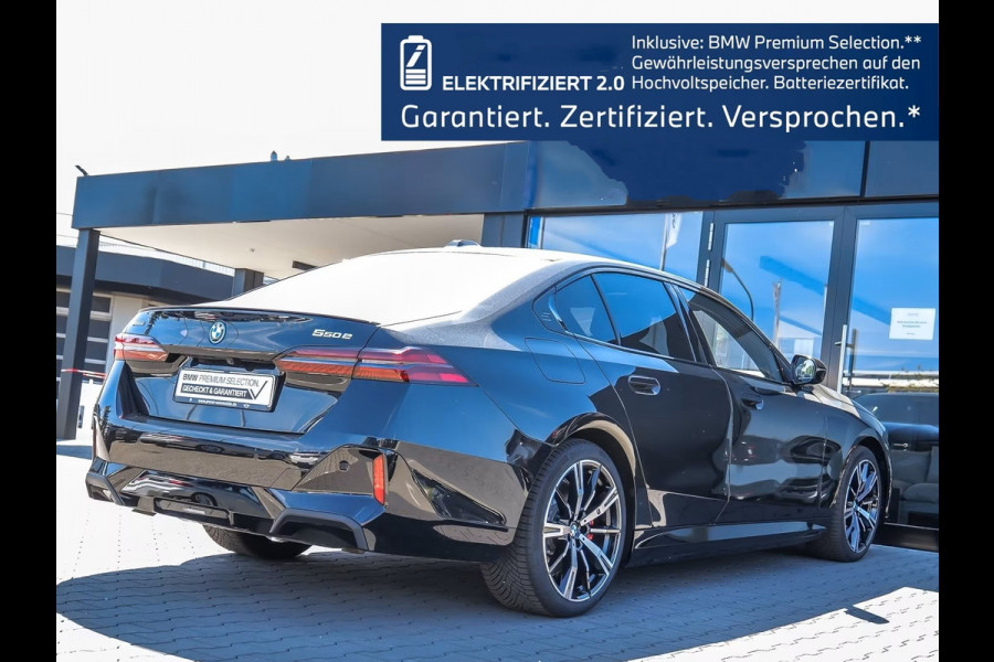 BMW 5 Serie 550e xDrive M-SPORT Pro ** PANO, LEDER, TREKH, STOELVENT, B&W Sound, 20-inch LMV ** Ex. BMW AG - 26k onder NP ** ** INFORMEER OOK NAAR ONZE AANTREKKELIJKE FINANCIAL-LEASE TARIEVEN **