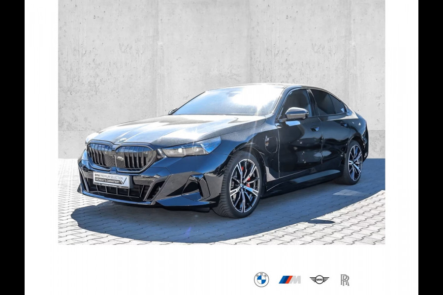 BMW 5 Serie 550e xDrive M-SPORT Pro ** PANO, LEDER, TREKH, STOELVENT, B&W Sound, 20-inch LMV ** Ex. BMW AG - 26k onder NP ** ** INFORMEER OOK NAAR ONZE AANTREKKELIJKE FINANCIAL-LEASE TARIEVEN **