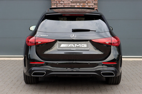 Mercedes-Benz C-Klasse Estate 300 e AMG Line Premium+ | Panoramadak | Memory | Nappa Leder | Trekhaak | HUD | Augmented Reality | Keyless Go | Surround Camera | Dodehoekassistent |