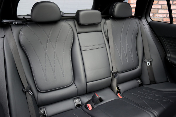 Mercedes-Benz C-Klasse Estate 300 e AMG Line Premium+ | Panoramadak | Memory | Nappa Leder | Trekhaak | HUD | Augmented Reality | Keyless Go | Surround Camera | Dodehoekassistent |