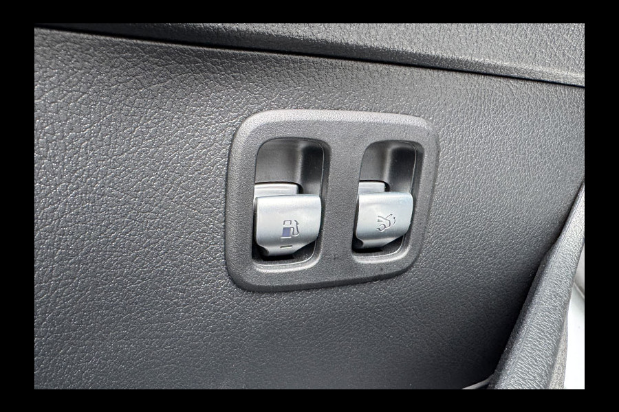 Mercedes-Benz C-Klasse 300e AVANTGARDE ** LED, NAVI+, LEDER, PANORAMA, CAMERA, MEMORY ** 1e EIG - Ex MB-AG - UNFALLFREI ** ** INFORMEER OOK NAAR ONZE AANTREKKELIJKE FINANCIAL-LEASE TARIEVEN **