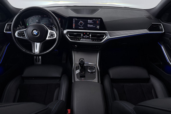 BMW 3 Serie Touring 330i High Executive (CAMERA, STOELVERWARMING, SFEERVERLICHTING, ELEKTR STOELEN, PARKEERSENSOREN)