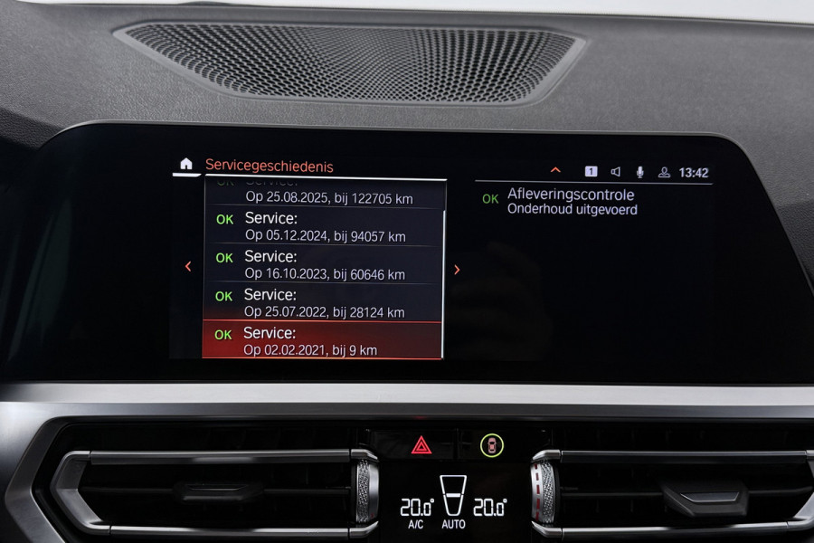 BMW 3 Serie Touring 330i High Executive (CAMERA, STOELVERWARMING, SFEERVERLICHTING, ELEKTR STOELEN, PARKEERSENSOREN)
