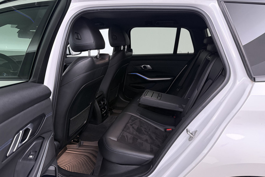 BMW 3 Serie Touring 330i High Executive (CAMERA, STOELVERWARMING, SFEERVERLICHTING, ELEKTR STOELEN, PARKEERSENSOREN)