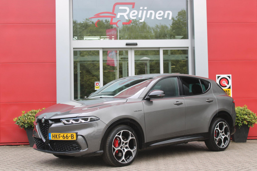 Alfa Romeo Tonale 1.5T Hybrid 160PK VELOCE | PREMIUM PACK: LEDEREN BEKLEDING/GEVENTILEERDE VOORSTOELEN/4-VOUDIG ELEKTRISCH VERSTELBARE LENDESTEUN VOORSTOELEN/ELEKTRISCH BEDIENBARE /HOOGGLANS ZWARTE RAAMOMLIJSTING/AMBIENT LIGHTING | TECHNOLOGY PACK: PARKEERWAARSCHUWING VOOR EN ACHTER/360° CAMERA/AUTOMATISCH INPARKEREN/ AUTONOMOUS DRIVING LEVEL 2: ADAPTIVE CRUISE CONTROL/LANE CENTERING ASSIST/TRAFFIC JAM ASSIST DODEHOEK DETECTIE AUTOMATISCH DIMMENDE BUITENSPIEGELS ELEKTRISCH BEDIENBARE ACHTERKLEP | WINTERPACK: STOELVERWARMING VOOR/STUURVERWARMING/VERWARMBARE RUITENSPROEIERS | 19" LICHTMET