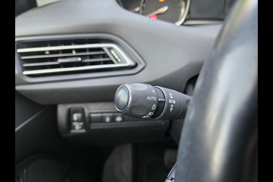 Peugeot 308 1.2 PureTech Blue Lease Premium Automaat! Panoramadak! Dealer Onderhouden! NAP! Navigatie!