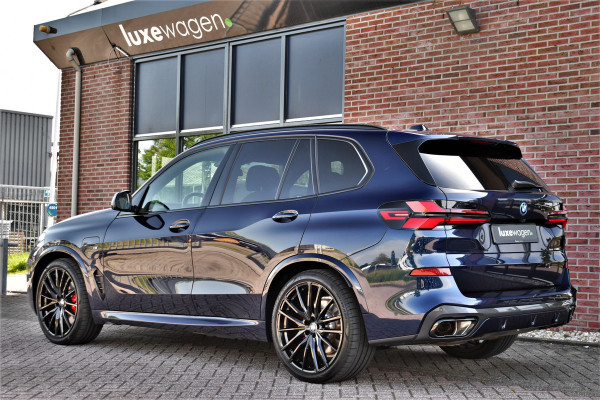 BMW X5 xDrive50e M-Sport Pro Skylounge ACC Trekh B&W Massage Ventilatie Alcantara 22inch