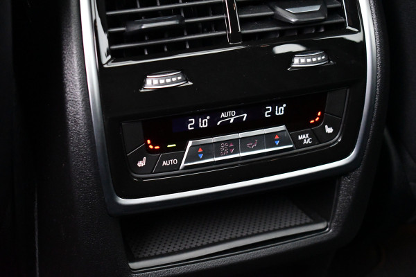BMW X5 xDrive50e M-Sport Pro Skylounge ACC Trekh B&W Massage Ventilatie Alcantara 22inch