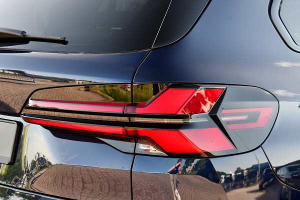 BMW X5 xDrive50e M-Sport Pro Skylounge ACC Trekh B&W Massage Ventilatie Alcantara 22inch