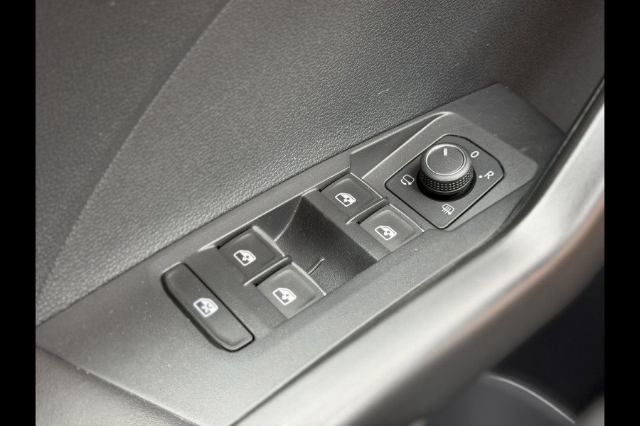 Volkswagen T-Cross 1.0 TSI Style LED 18'' Stoelverw CarPlay
