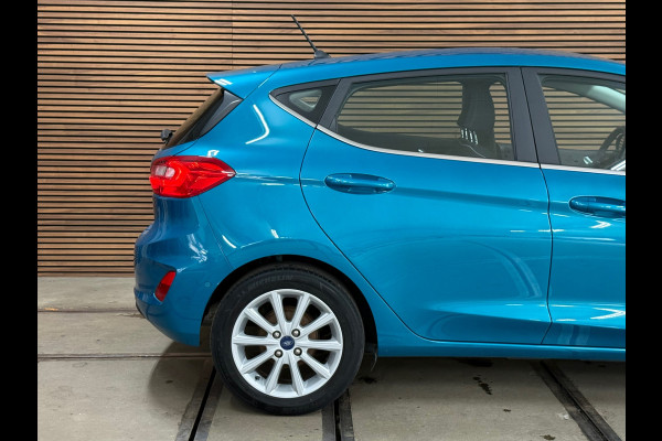 Ford Fiesta 1.0 EcoBoost Titanium | Winterpakket | Camera | Park Assist | Cool&Sound | Ambient |LED| Clima | Cruise | Navi | DAB+