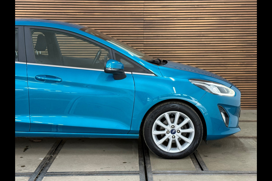 Ford Fiesta 1.0 EcoBoost Titanium | Winterpakket | Camera | Park Assist | Cool&Sound | Ambient |LED| Clima | Cruise | Navi | DAB+