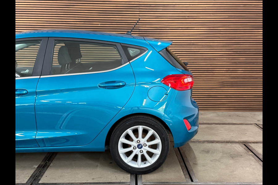 Ford Fiesta 1.0 EcoBoost Titanium | Winterpakket | Camera | Park Assist | Cool&Sound | Ambient |LED| Clima | Cruise | Navi | DAB+