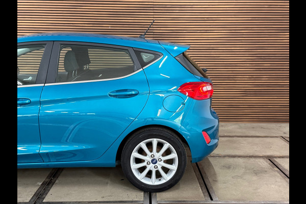 Ford Fiesta 1.0 EcoBoost Titanium | Winterpakket | Camera | Park Assist | Cool&Sound | Ambient |LED| Clima | Cruise | Navi | DAB+