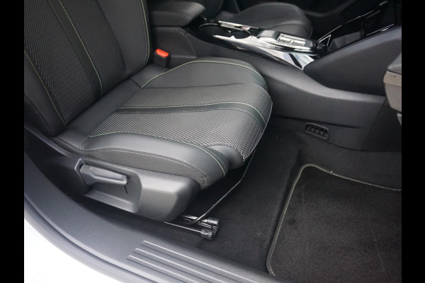 Peugeot e-2008 EV GT 54 kWh | PARKEERSENSOREN MET CAMERA | NAVI | CRUISE CONTROL | APPLE CARPLAY | 28.908 KM