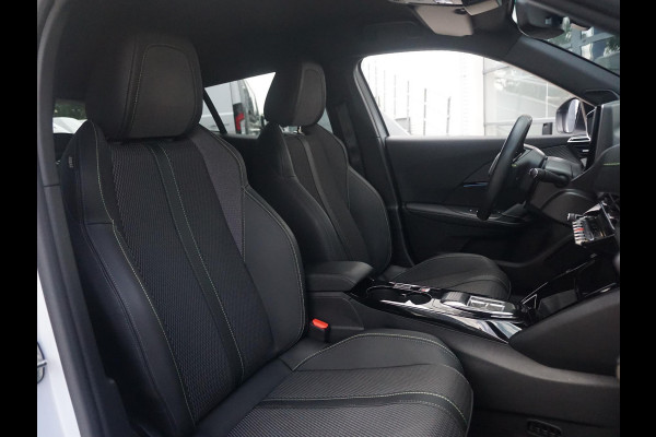 Peugeot e-2008 EV GT 54 kWh | PARKEERSENSOREN MET CAMERA | NAVI | CRUISE CONTROL | APPLE CARPLAY | 28.908 KM