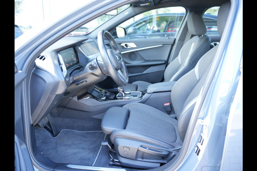 BMW 1-serie 118i Executive Edition DAB | Leer | sportstoelen | Apple/Android Auto