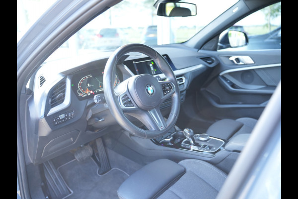 BMW 1-serie 118i Executive Edition DAB | Leer | sportstoelen | Apple/Android Auto