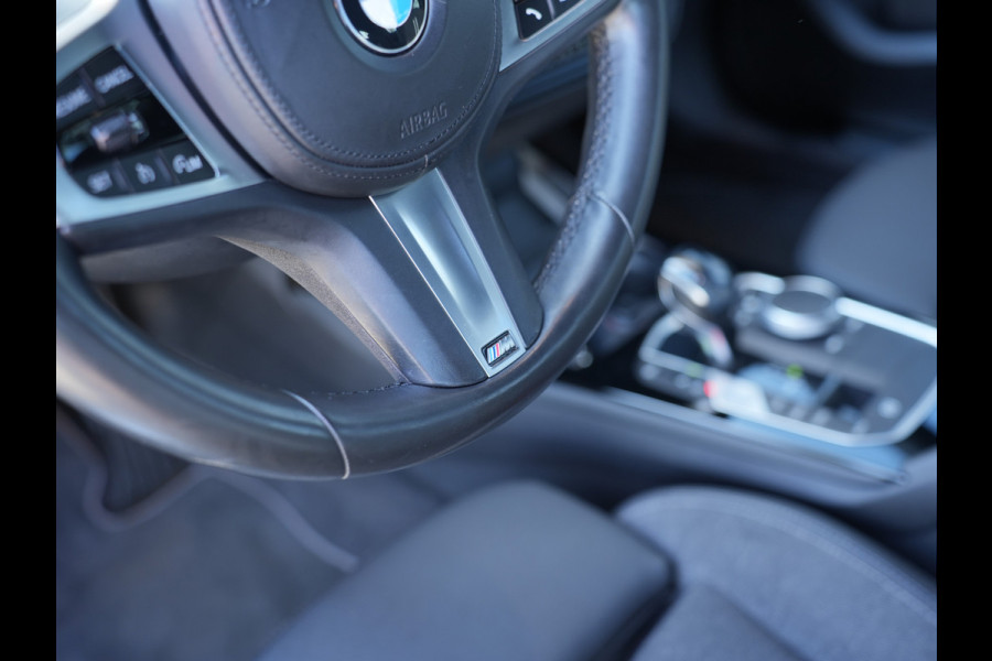 BMW 1-serie 118i Executive Edition DAB | Leer | sportstoelen | Apple/Android Auto