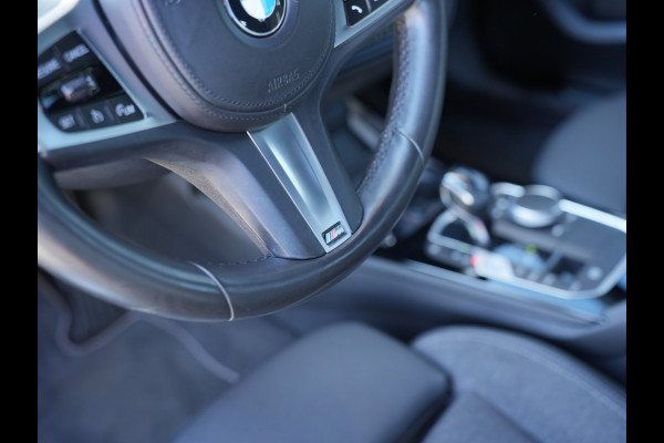 BMW 1-serie 118i Executive Edition DAB | Leer | sportstoelen | Apple/Android Auto
