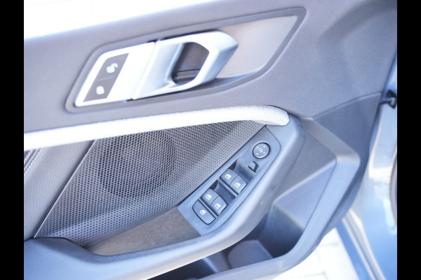 BMW 1-serie 118i Executive Edition DAB | Leer | sportstoelen | Apple/Android Auto