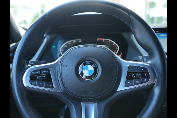 BMW 1-serie 118i Executive Edition DAB | Leer | sportstoelen | Apple/Android Auto