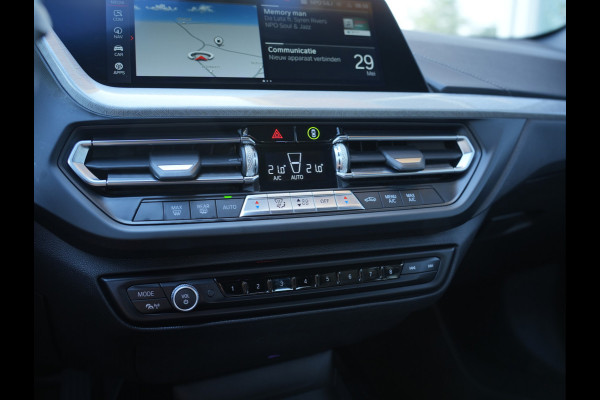 BMW 1-serie 118i Executive Edition DAB | Leer | sportstoelen | Apple/Android Auto