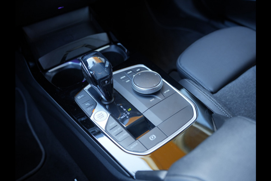 BMW 1-serie 118i Executive Edition DAB | Leer | sportstoelen | Apple/Android Auto