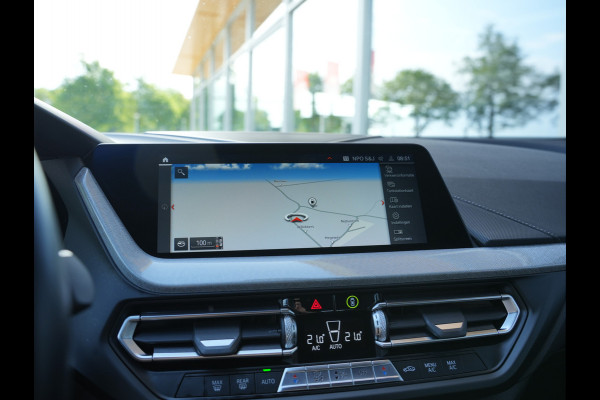 BMW 1-serie 118i Executive Edition DAB | Leer | sportstoelen | Apple/Android Auto