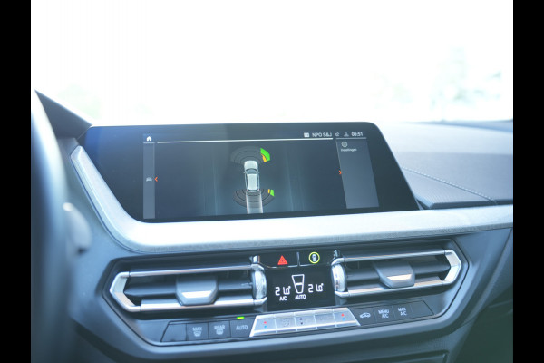 BMW 1-serie 118i Executive Edition DAB | Leer | sportstoelen | Apple/Android Auto